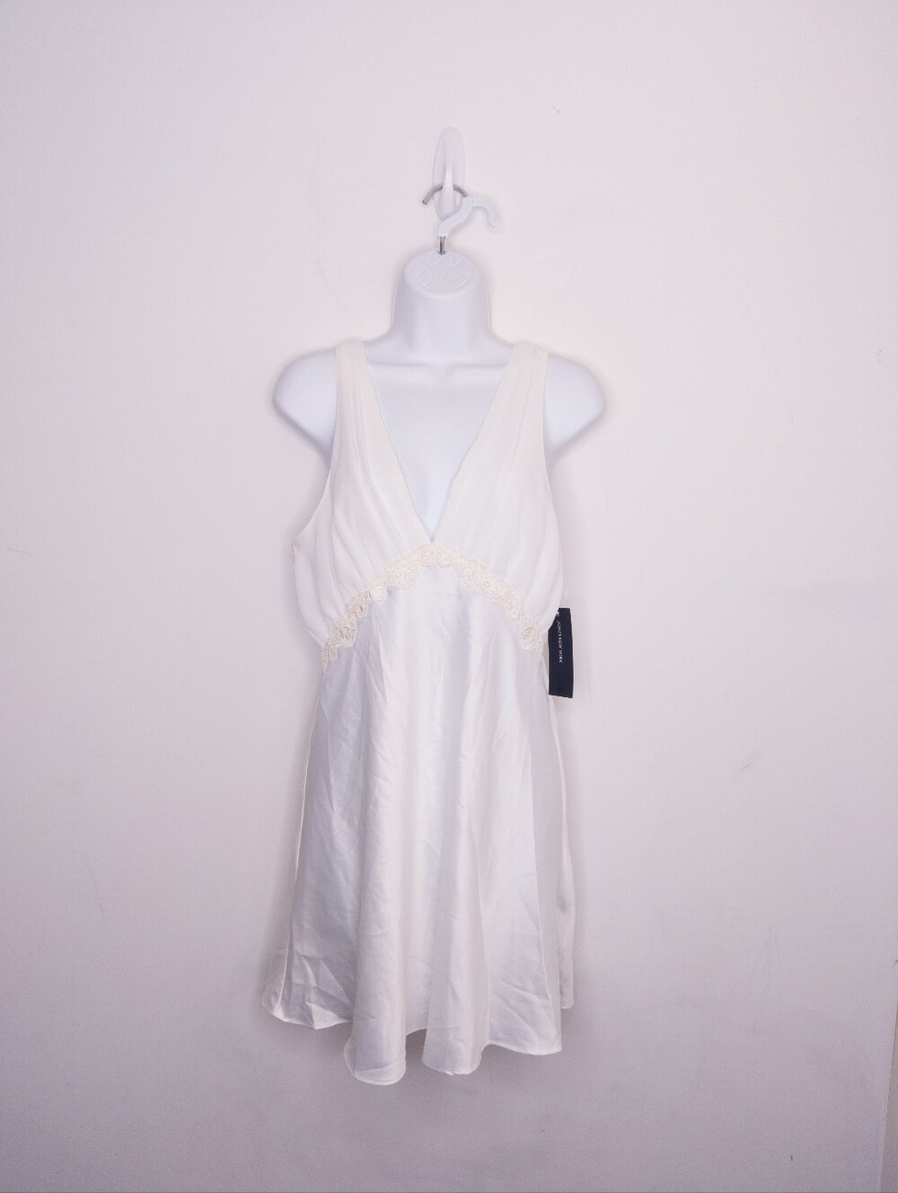 Jones New York Intimates White Satin Slip Women's Size Medium NWT